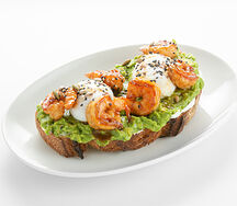 Авокадо тост с яйцом пашот и креветками