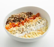 Пшённая каша с тыквой, миндальным пралине и курагой