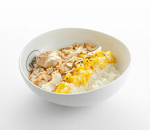 Рисовая каша с кокосом, манго и кешью