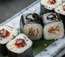 Хосомаки с угрем