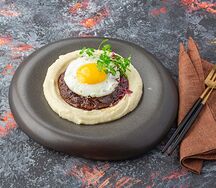 Бифштекс из мраморной говядины с пюре из земляной груши