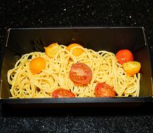Спагетти с помидорами черри