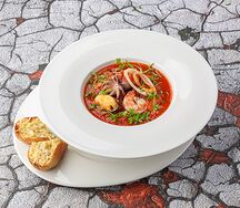 Томатный суп с морепродуктами
