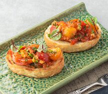 Брускетта с овощной сальсой