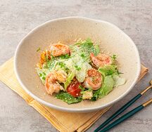 Цезарь с тигровыми креветками