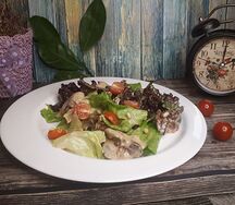 Теплый салат с куриной печенью