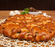 Кулебяка с мясом и грибами