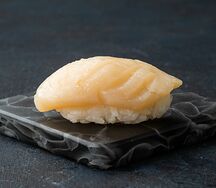 Суши с морским гребешком