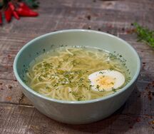 Куриный бульон с лапшой