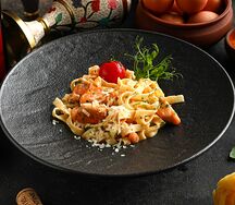 Тальятелле с лососем в сливочном соусе