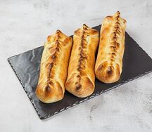 Кальцоне с беконом и моцареллой