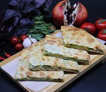 Хачапури со шпинатом и сыром
