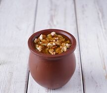 Мацони с грецкими орехами и мёдом