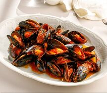 Мидии в красном соусе