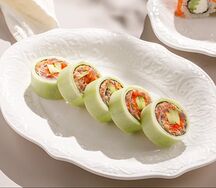 Фирменный ролл с лососем