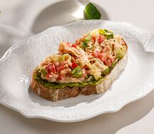 Брускетта с крабом