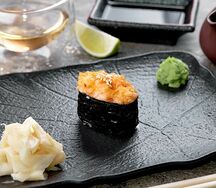 Запеченные суши с крабом