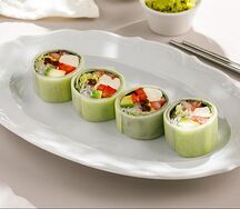 Фирменный ролл в огурце с сыром тофу