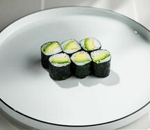 Ролл с авокадо