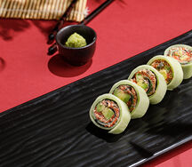 Фирменный ролл с тунцом