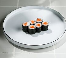 Ролл с лососем