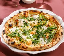 Пицца с цукини и креветками