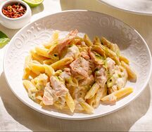 Пенне с копченым лососем