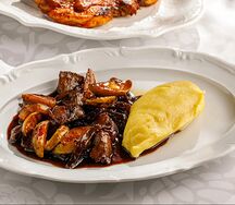 Печень кролика с яблоками