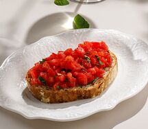 Брускетта с томатами