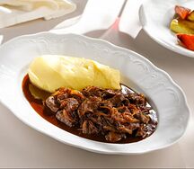 Печень по-венециански с картофельным пюре