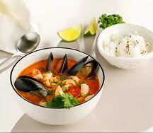 Том ям с морепродуктами