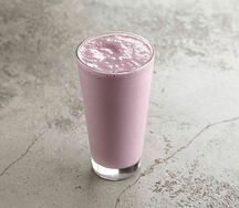 Клубничный молочный коктейль