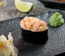 Острые суши с гребешком