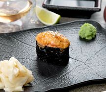 Запеченные суши с креветкой