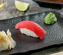 Суши с тунцом