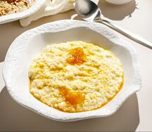 Каша пшенная с карамельной грушей