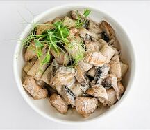 Сливочный токпокки с куриным филе