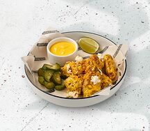 Куриные крылья с сырным соусом