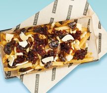 Картофель с сыром бри, шампиньонами и трюфельным соусом