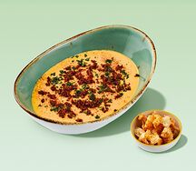 Суп Чеддер с хрустящим беконом и сухариками