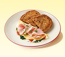 Французский омлет с тамбовским окороком, сливочным сыром и шпинатом