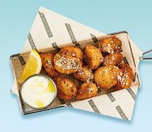 Хрустящие шампиньоны с пармезаном и трюфельным соусом