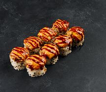 Запеченный ролл с угрем и мидиями