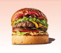 Мексиканский бургер с котлетой из говядины, гуакамоле, перцем халапеньо и острой томатной сальсой