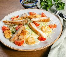Салат Цезарь с курицей