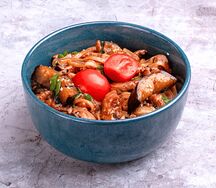 Лапша удон с цыпленком и баклажанами