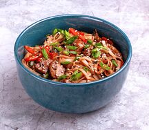 Удон со свининой и стручковой фасолью