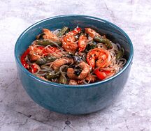 Фунчоза с креветками и цыпленком