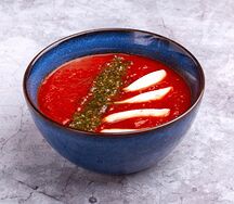 Суп-пюре Томатный с соусом песто и сыром моцарелла