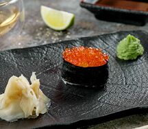 Суши с красной икрой